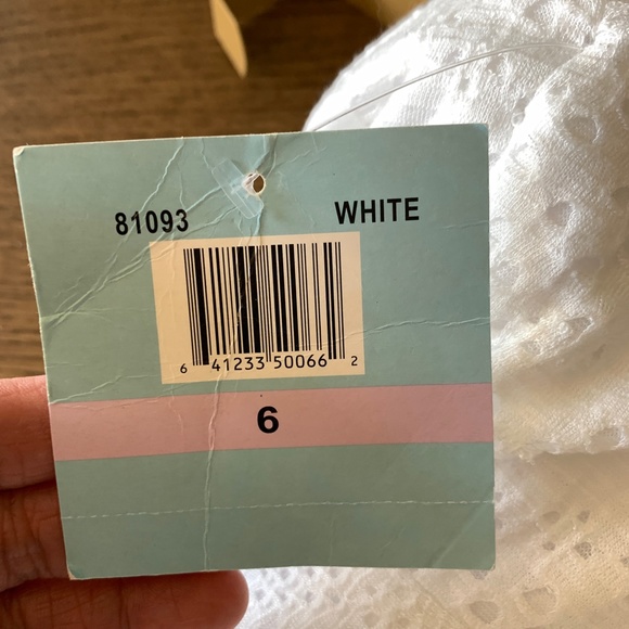 Suzi CHIN for Maggy Boutique Lace /Crochet White Strapless Dress Size 6 - Picture 8 of 10